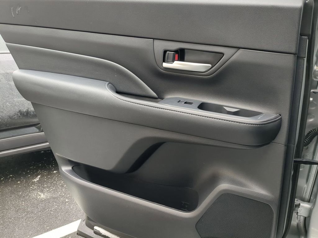 Used 2025 Toyota Grand Highlander AWD image 27