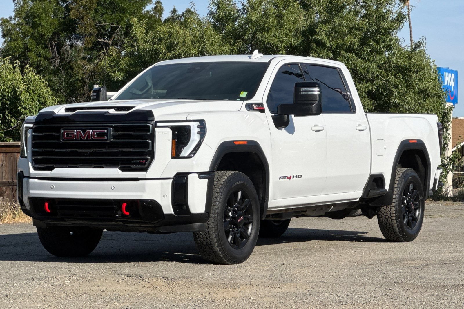 Used 2025 GMC Sierra 2500 AT4 AWD/4WD image 8