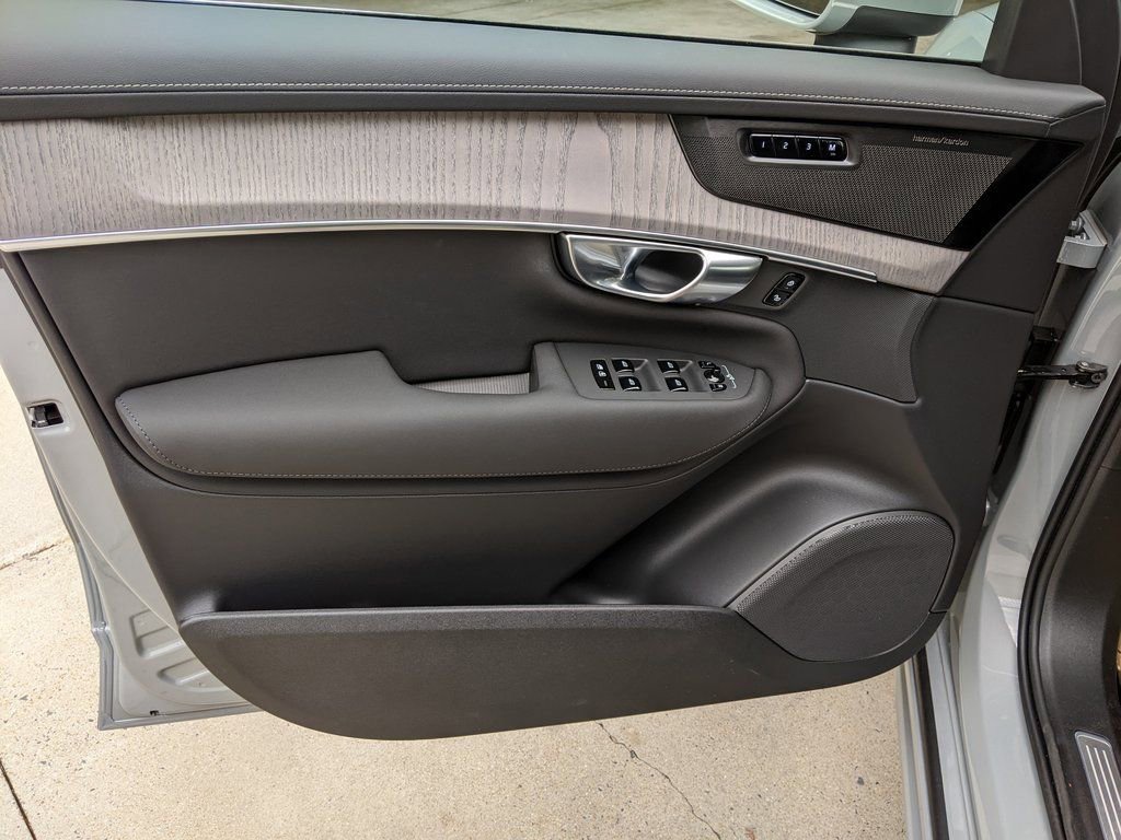 New 2026 Volvo XC90 B6 Plus w/ Protection Package Premier image 9