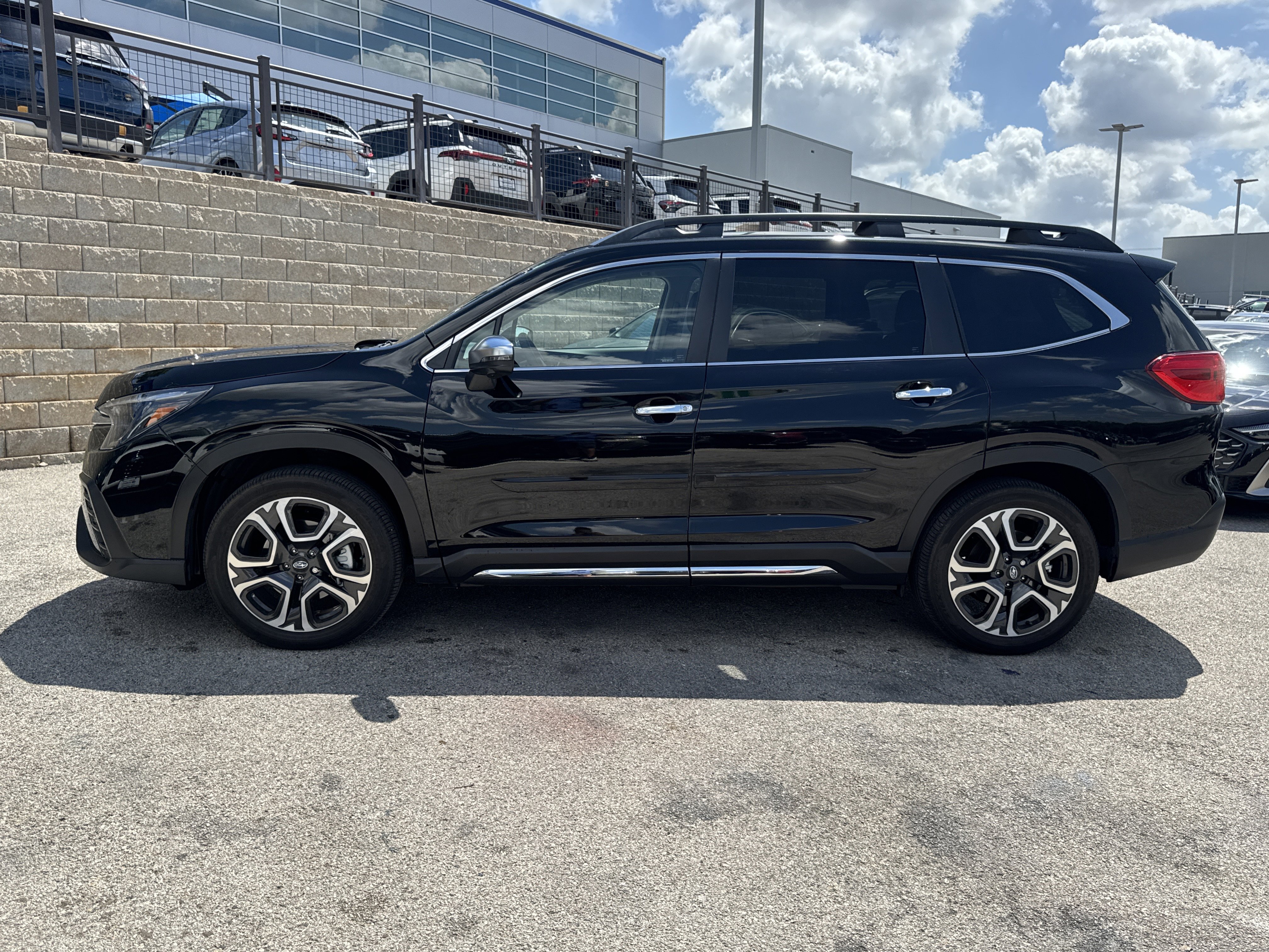 Certified 2023 Subaru Ascent Touring AWD/4WD image 6