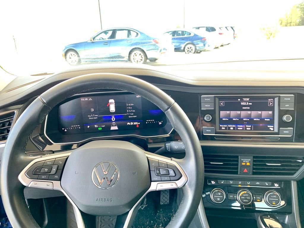 Used 2024 Volkswagen Jetta SE image 17