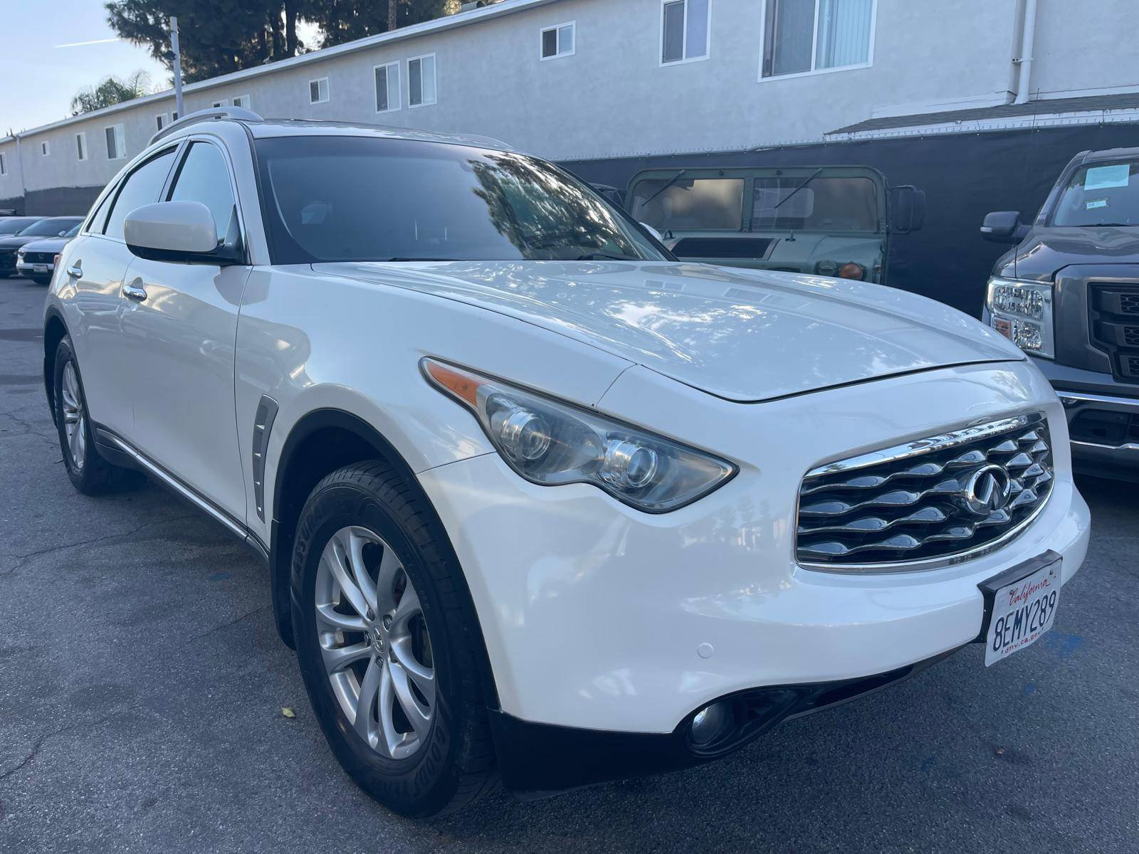 Used 2010 INFINITI FX35 AWD w/ Navigation Pkg image 2