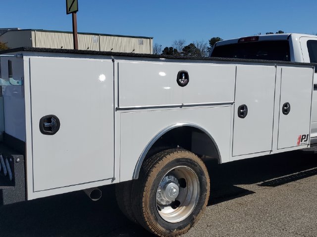 New 2026 RAM 5500 Tradesman w/ Chrome Appearance Group AWD/4WD image 7