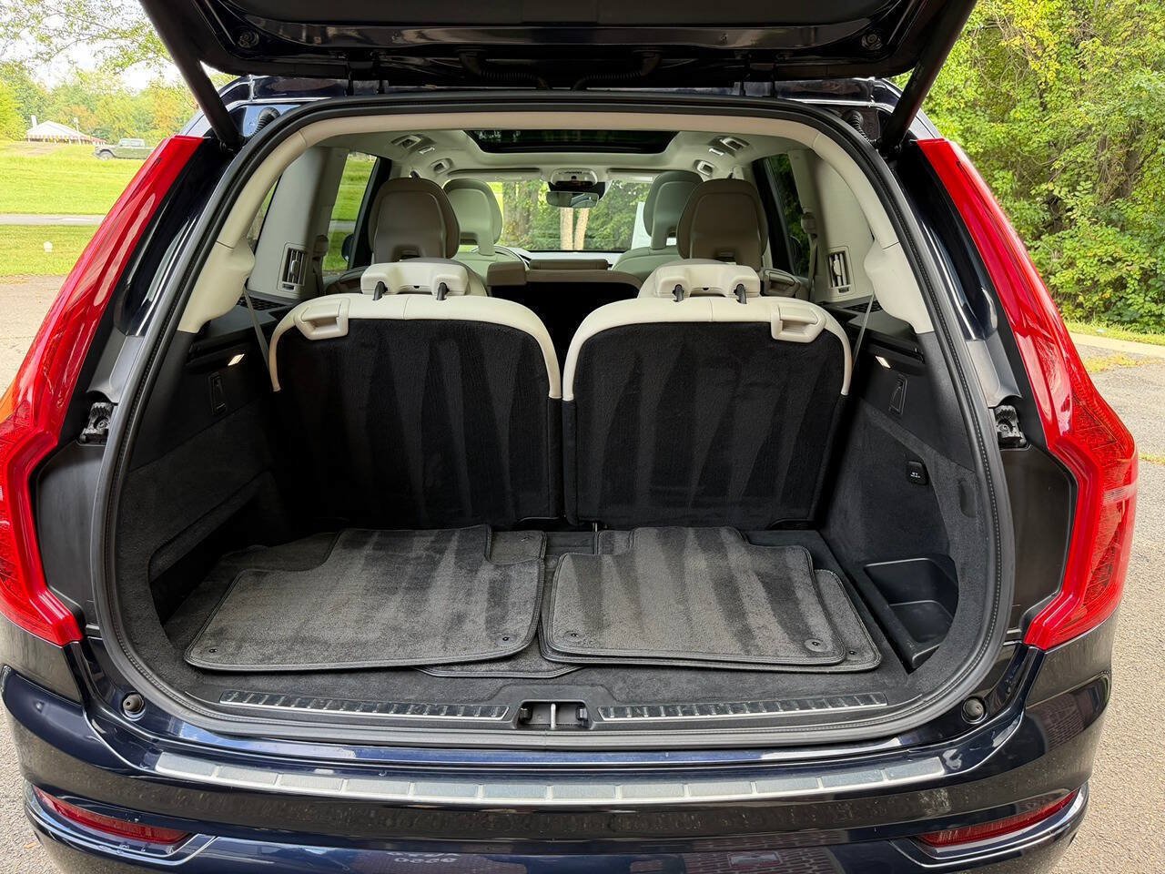 Used 2017 Volvo XC90 T6 Momentum w/ Vision Package AWD/4WD image 26