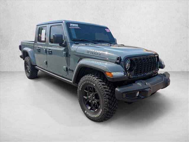 Used 2025 Jeep Gladiator Sport AWD/4WD image 3