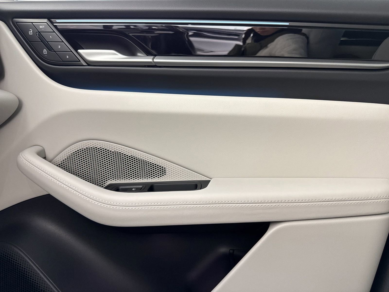 New 2026 Porsche Macan 4 Electric image 20