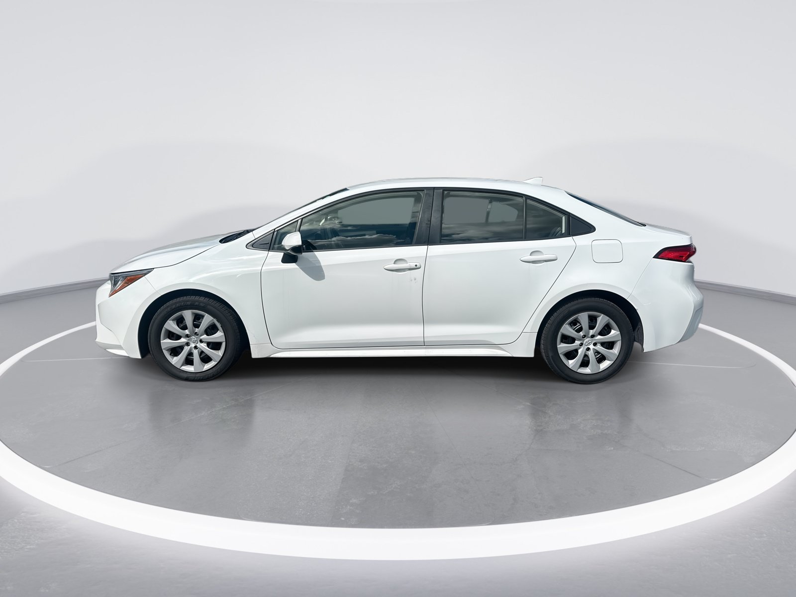 Used 2022 Toyota Corolla LE FWD image 6