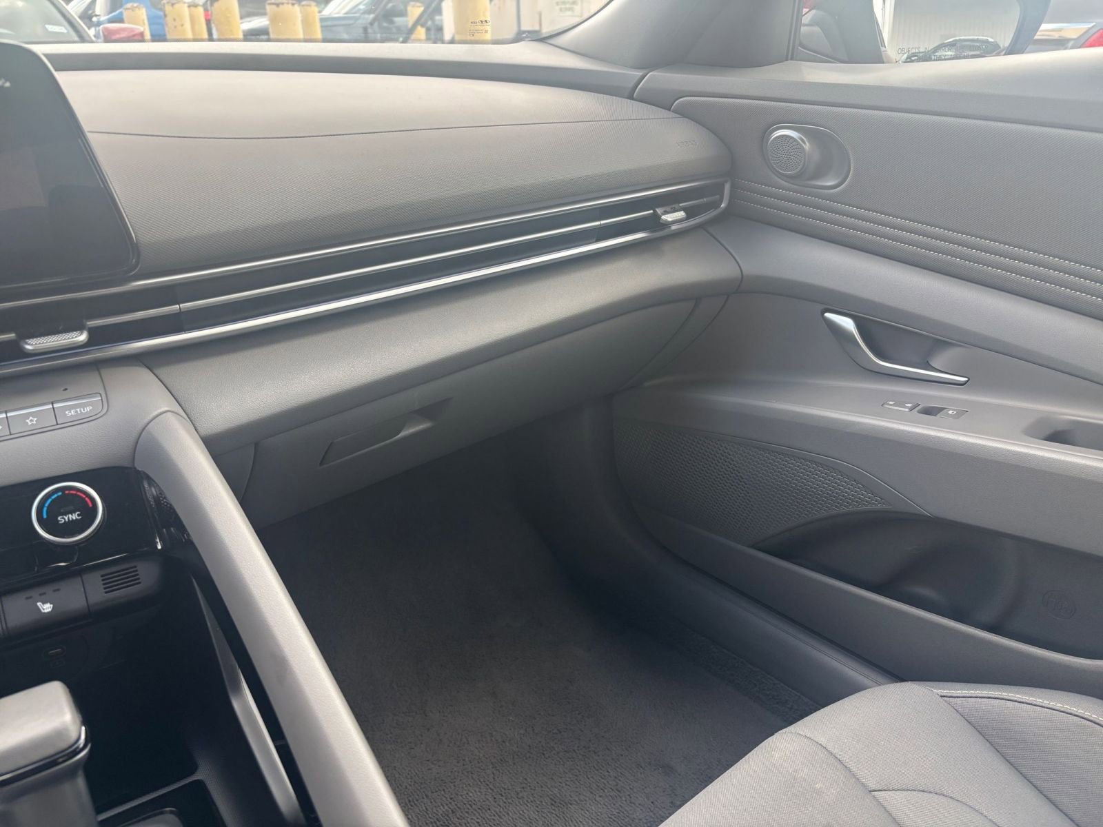 Used 2025 Hyundai Elantra SEL FWD image 36