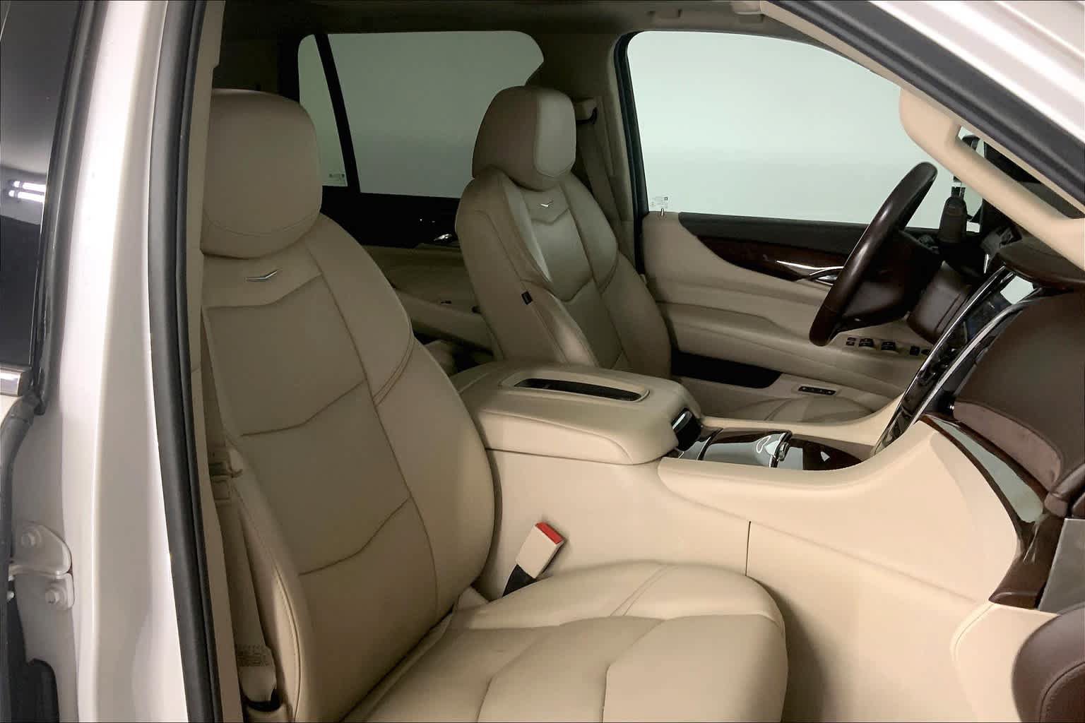Used 2016 Cadillac Escalade Premium AWD/4WD image 8