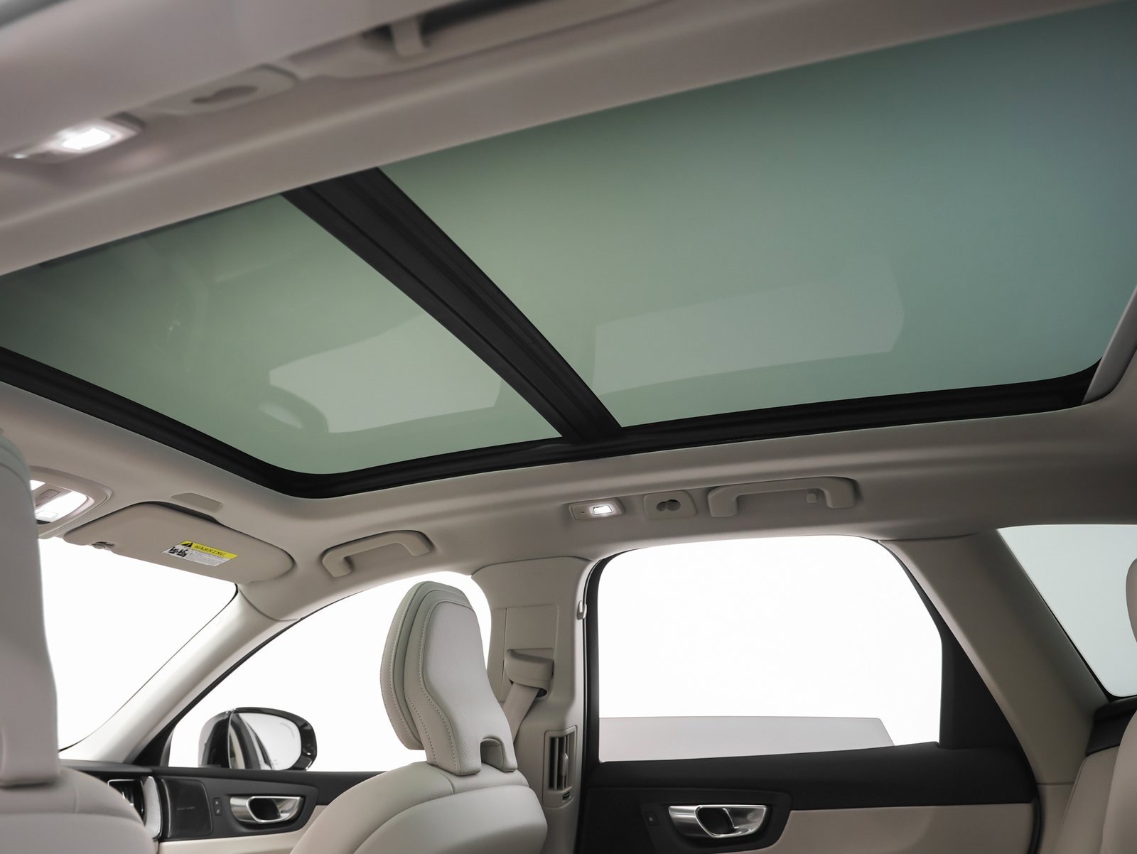 Used 2025 Volvo XC60 B5 Plus w/ Protection Package Premier image 49