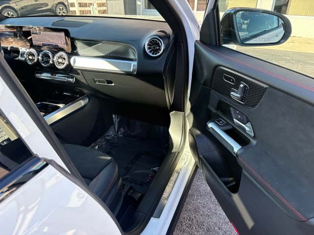 Used 2025 Mercedes-Benz GLB 250 image 24