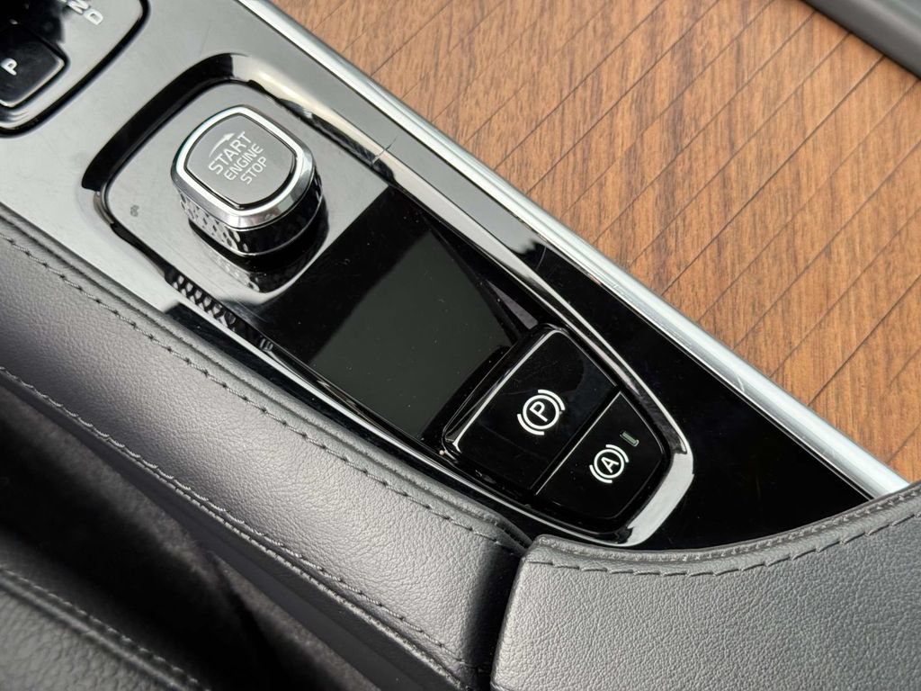 Certified 2025 Volvo XC90 T8 Plus w/ Protection Package Premier AWD/4WD image 29