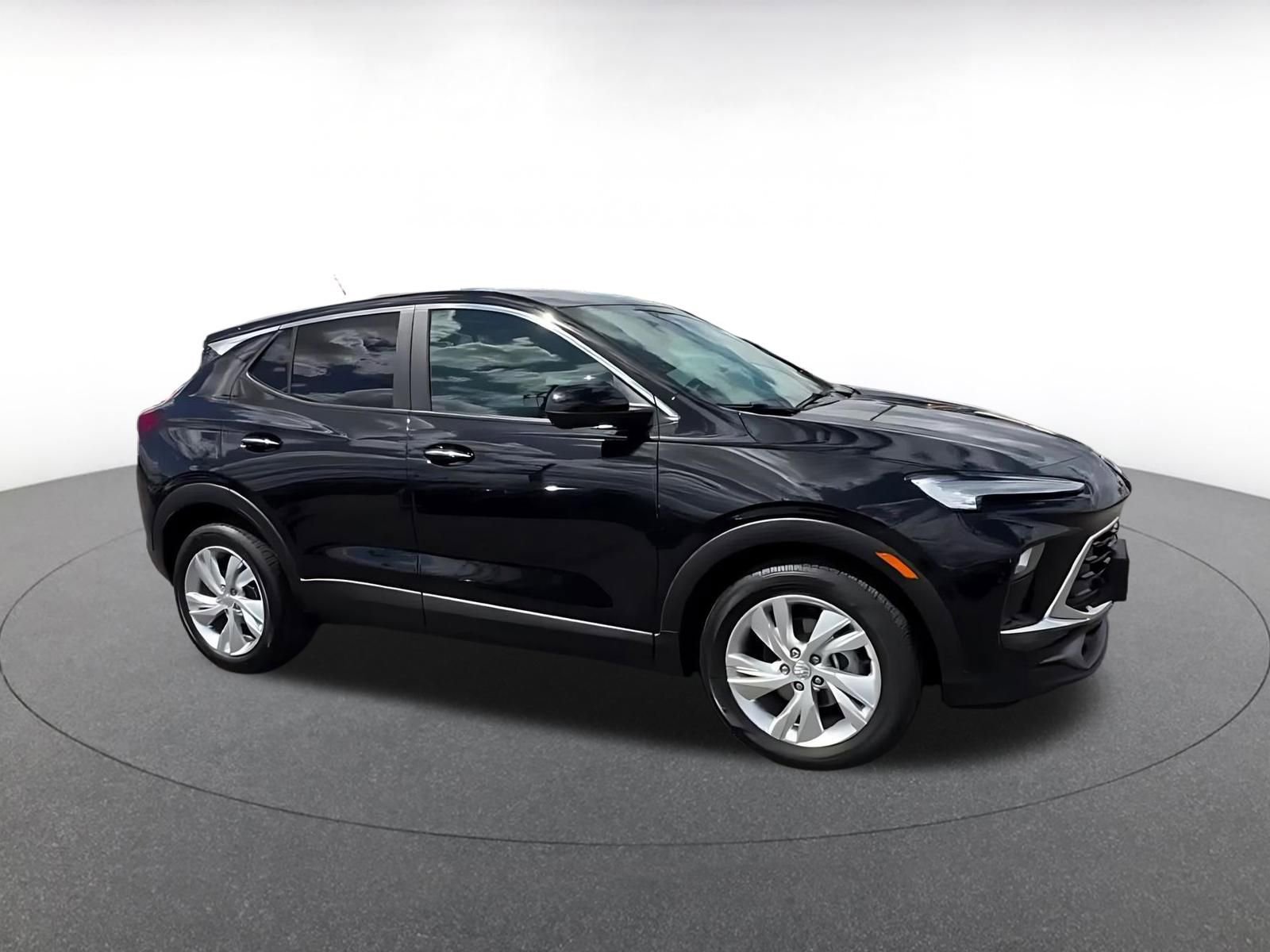 Used 2025 Buick Encore GX Preferred FWD image 2