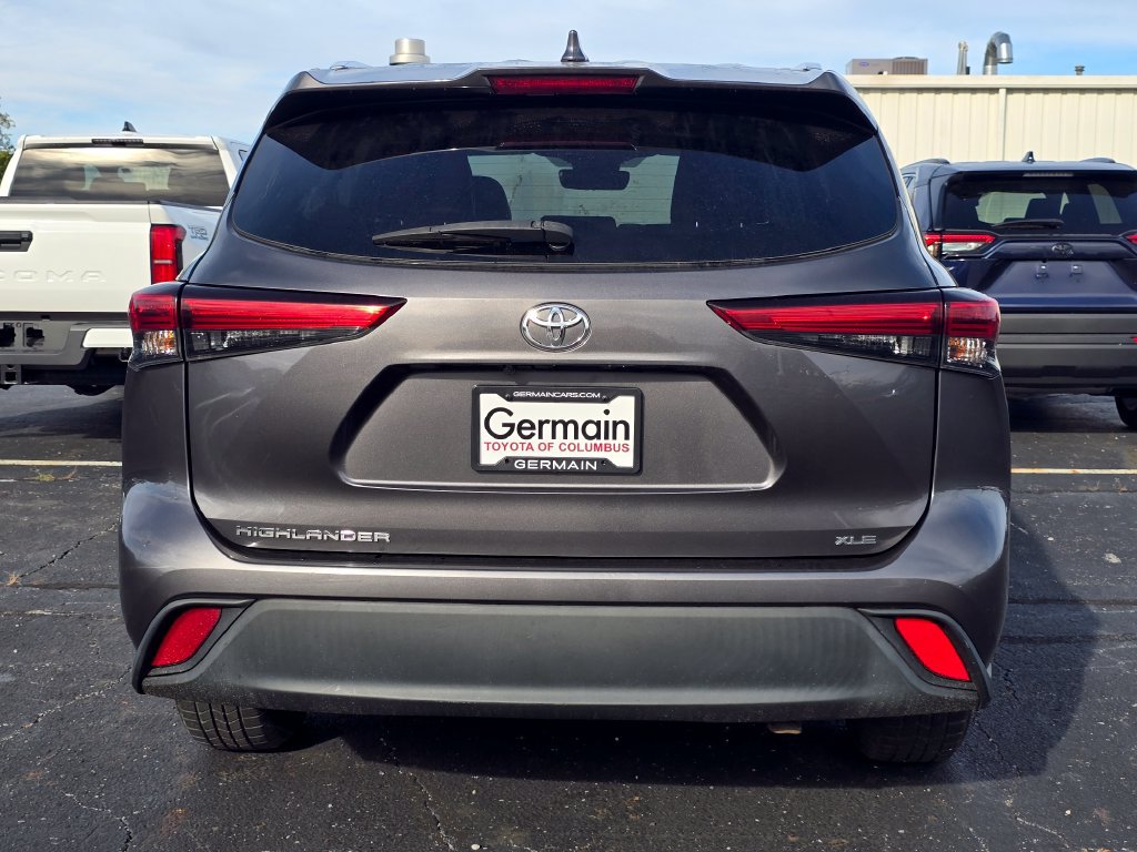 Used 2021 Toyota Highlander XLE FWD image 6