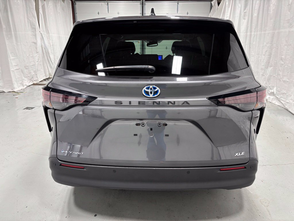Used 2025 Toyota Sienna XLE AWD/4WD image 6