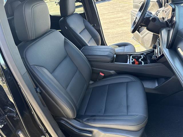 Used 2025 Chevrolet Traverse LT w/ Driver Confidence Package image 18