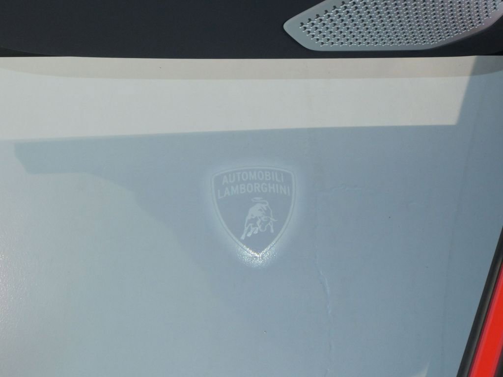 Used 2020 Lamborghini Urus image 34