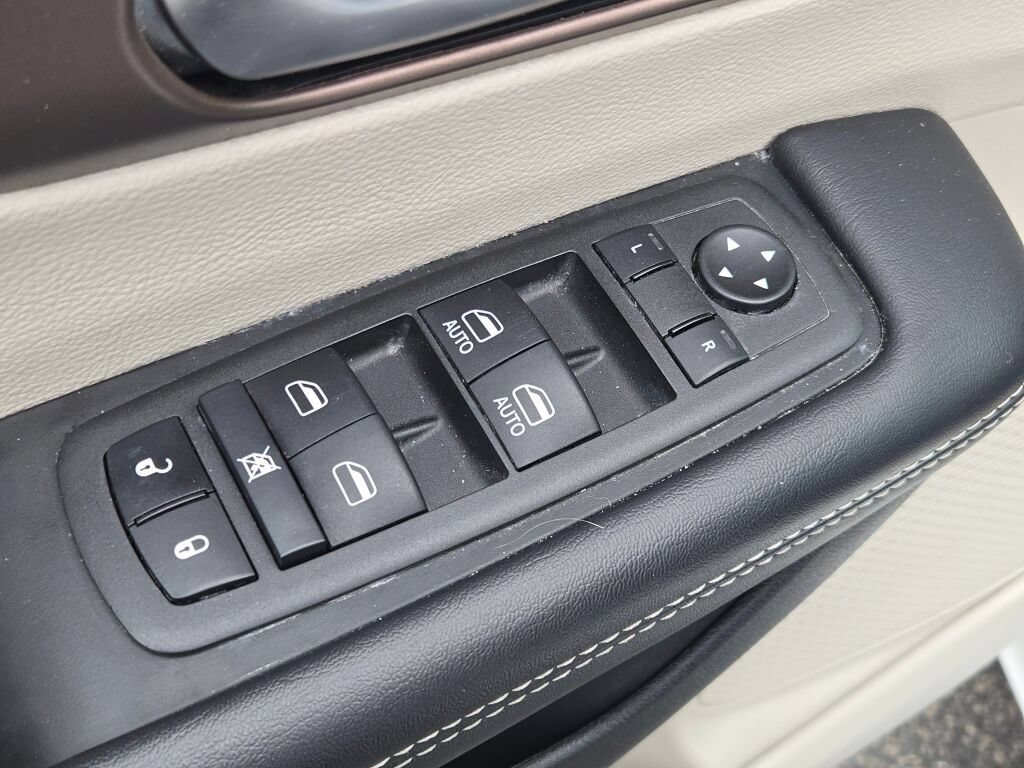 Certified 2023 Chrysler Voyager LX FWD image 24