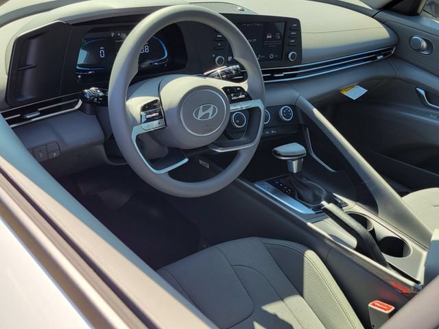 New 2026 Hyundai Elantra SE FWD image 5