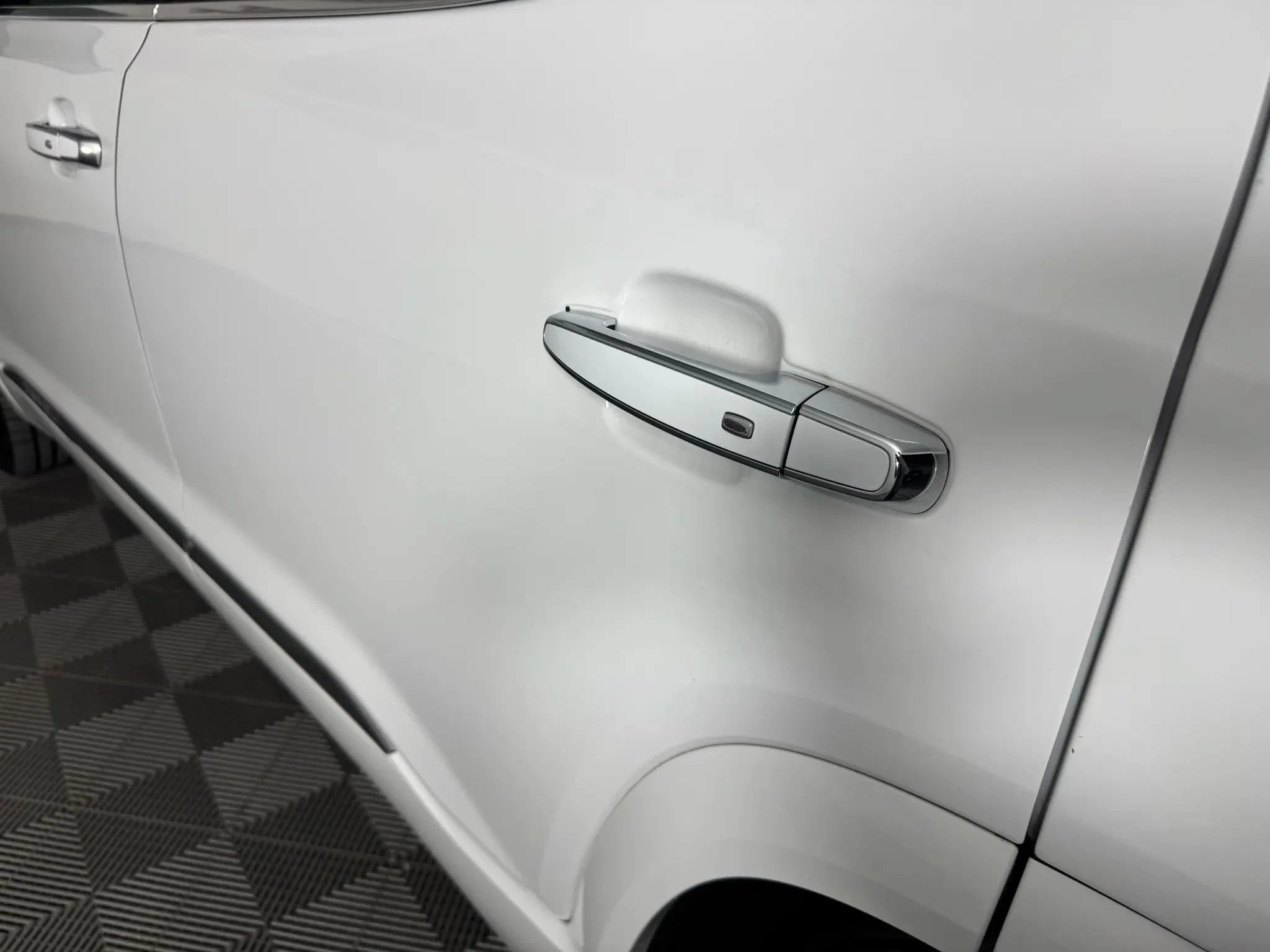 Used 2019 GMC Acadia Denali AWD/4WD image 25