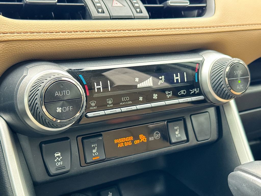 Used 2021 Toyota RAV4 XLE Premium image 28