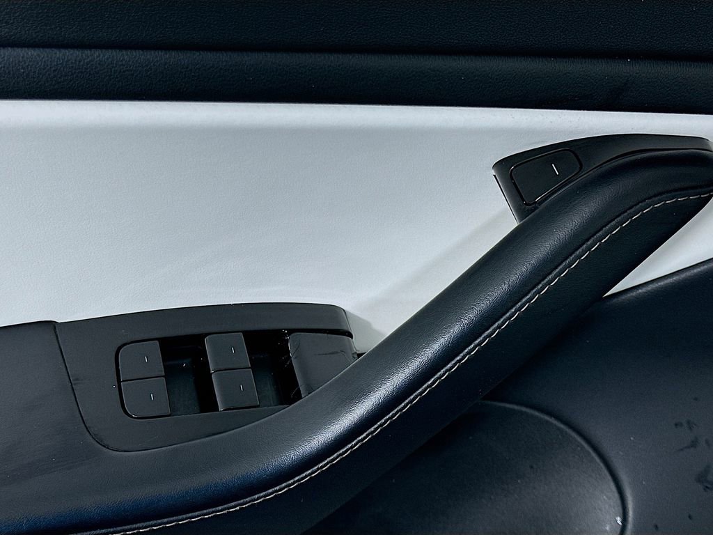 Used 2020 Tesla Model 3 Performance image 18