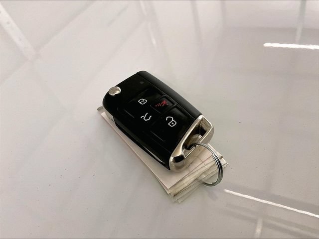 Used 2018 Volkswagen Tiguan SEL FWD image 9