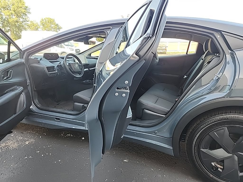 Used 2024 Toyota Prius Prime FWD image 10