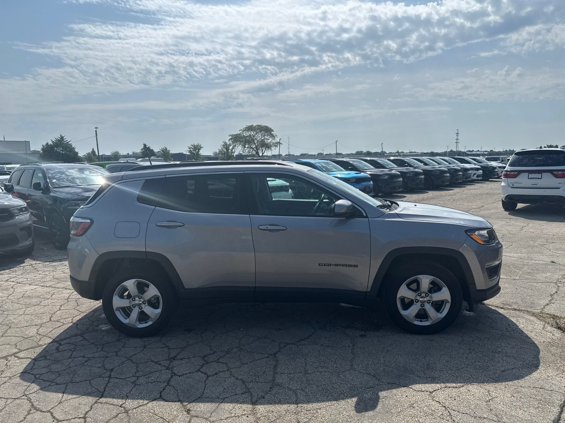 Used 2018 Jeep Compass Latitude w/ Popular Equipment Group FWD image 5