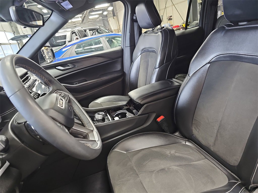 Used 2023 Jeep Grand Cherokee Altitude image 15