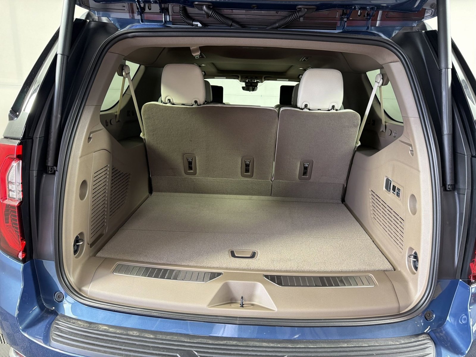 New 2026 GMC Yukon XL Denali w/ Denali Reserve Package image 27