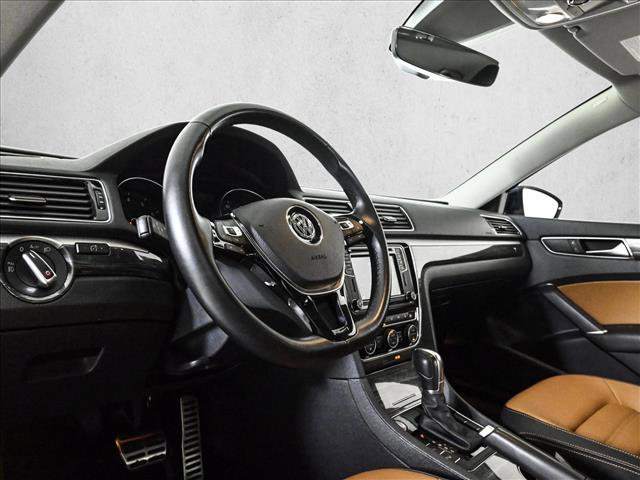 Used 2018 Volkswagen Passat 2.0T SEL Premium image 10