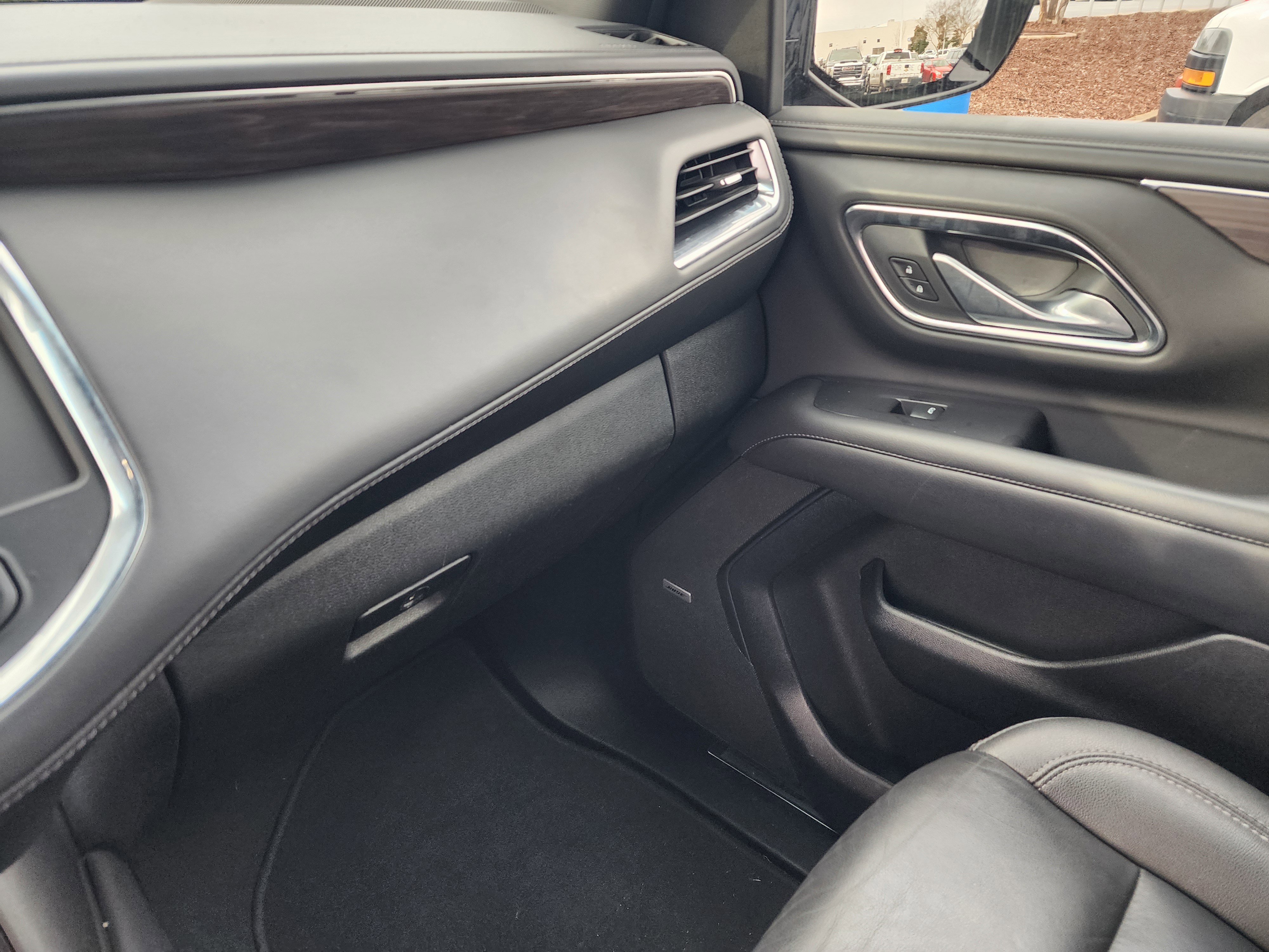 Used 2024 Chevrolet Suburban LT image 36