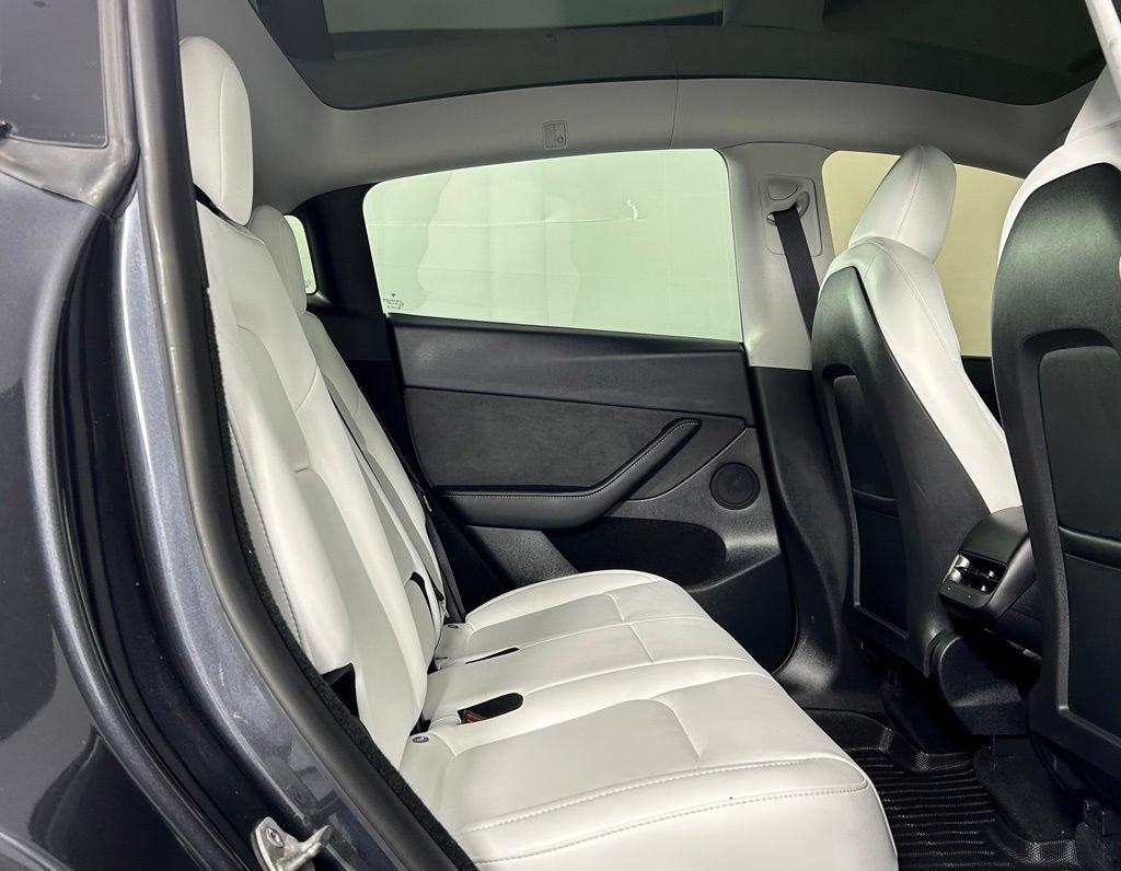 Used 2024 Tesla Model Y 2WD image 11