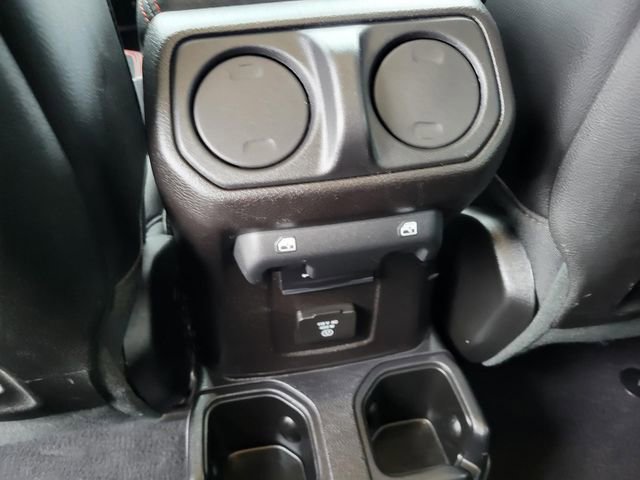 Used 2020 Jeep Gladiator Rubicon w/ Advanced Safety Group image 15