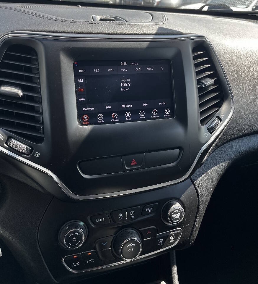 Used 2019 Jeep Cherokee Latitude w/ Popular Appearance Group FWD image 14