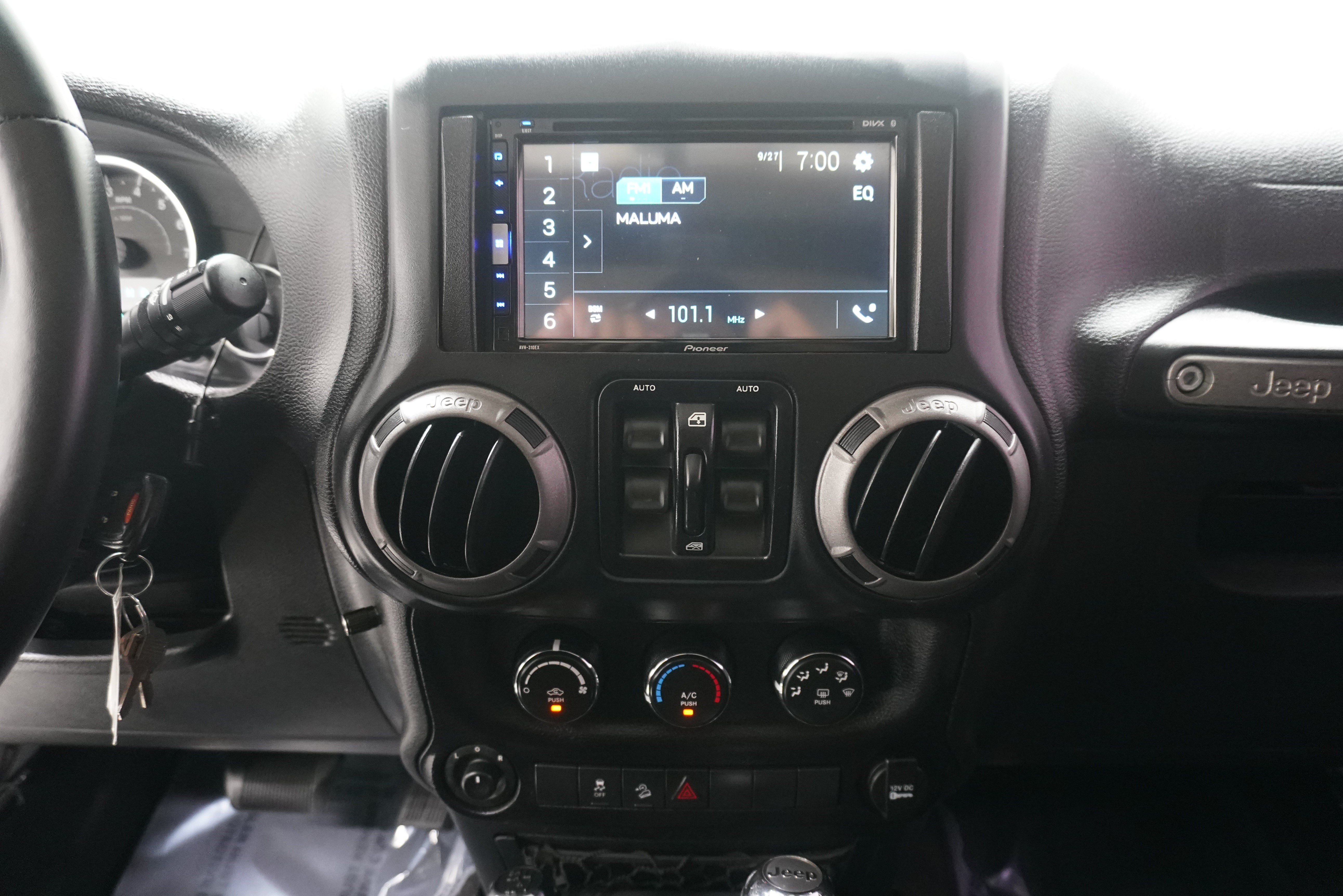 Used 2015 Jeep Wrangler Unlimited Sport w/ Quick Order Package 24S AWD/4WD image 15