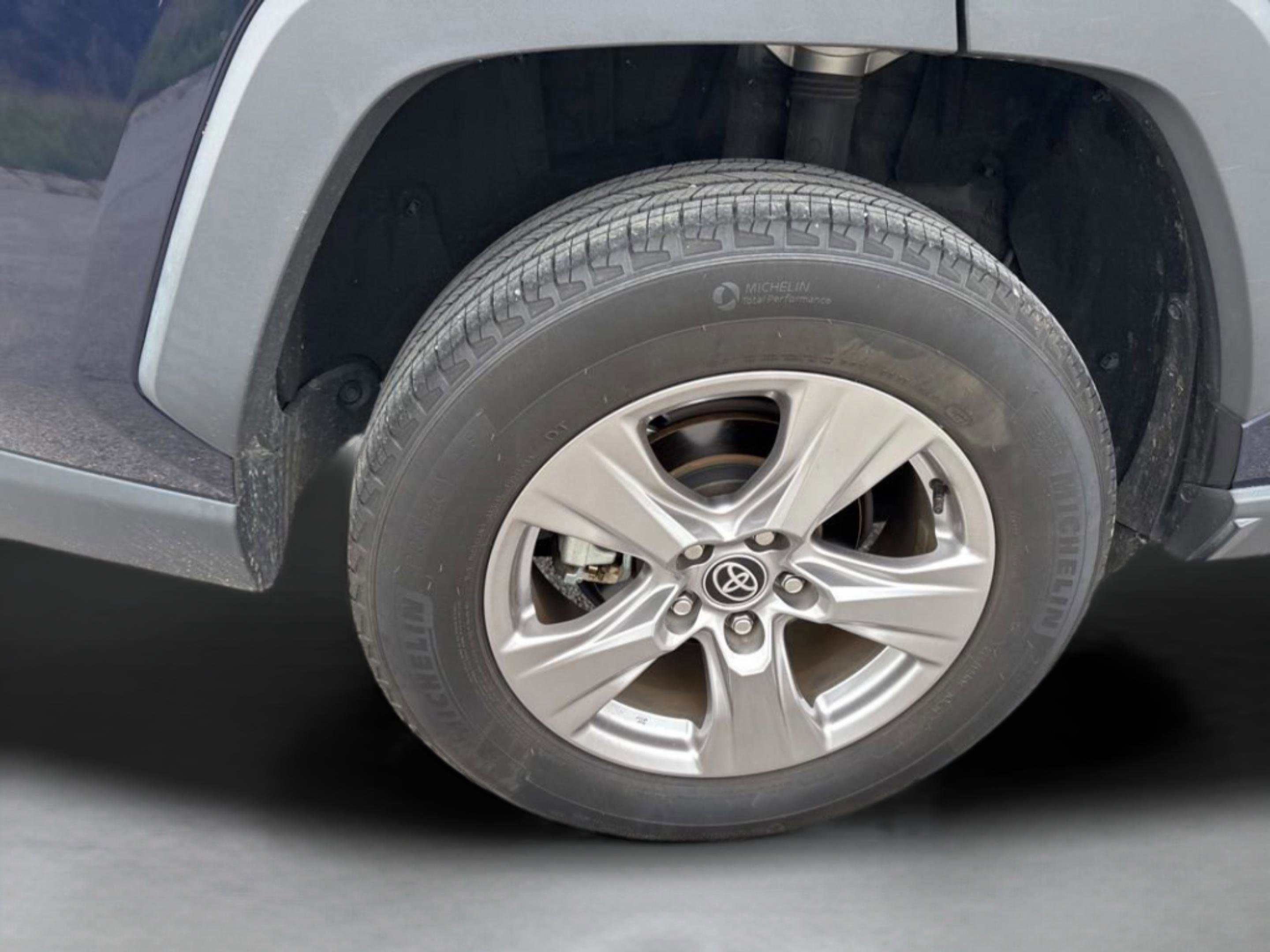 Certified 2022 Toyota RAV4 XLE FWD image 45