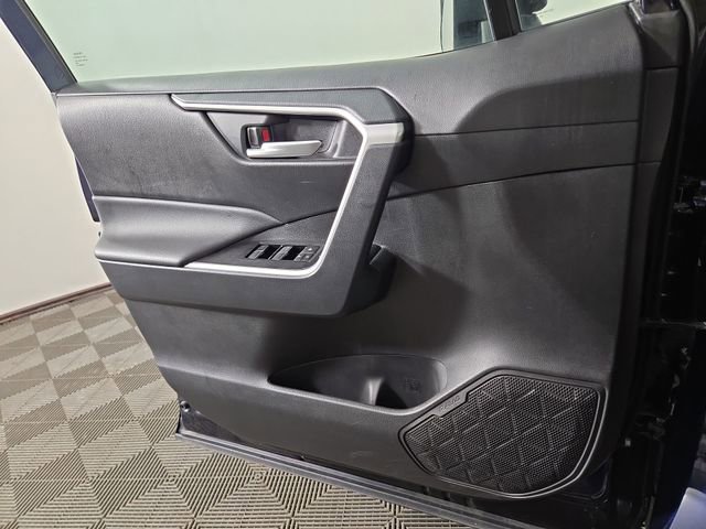 Used 2025 Toyota RAV4 XLE AWD/4WD image 28