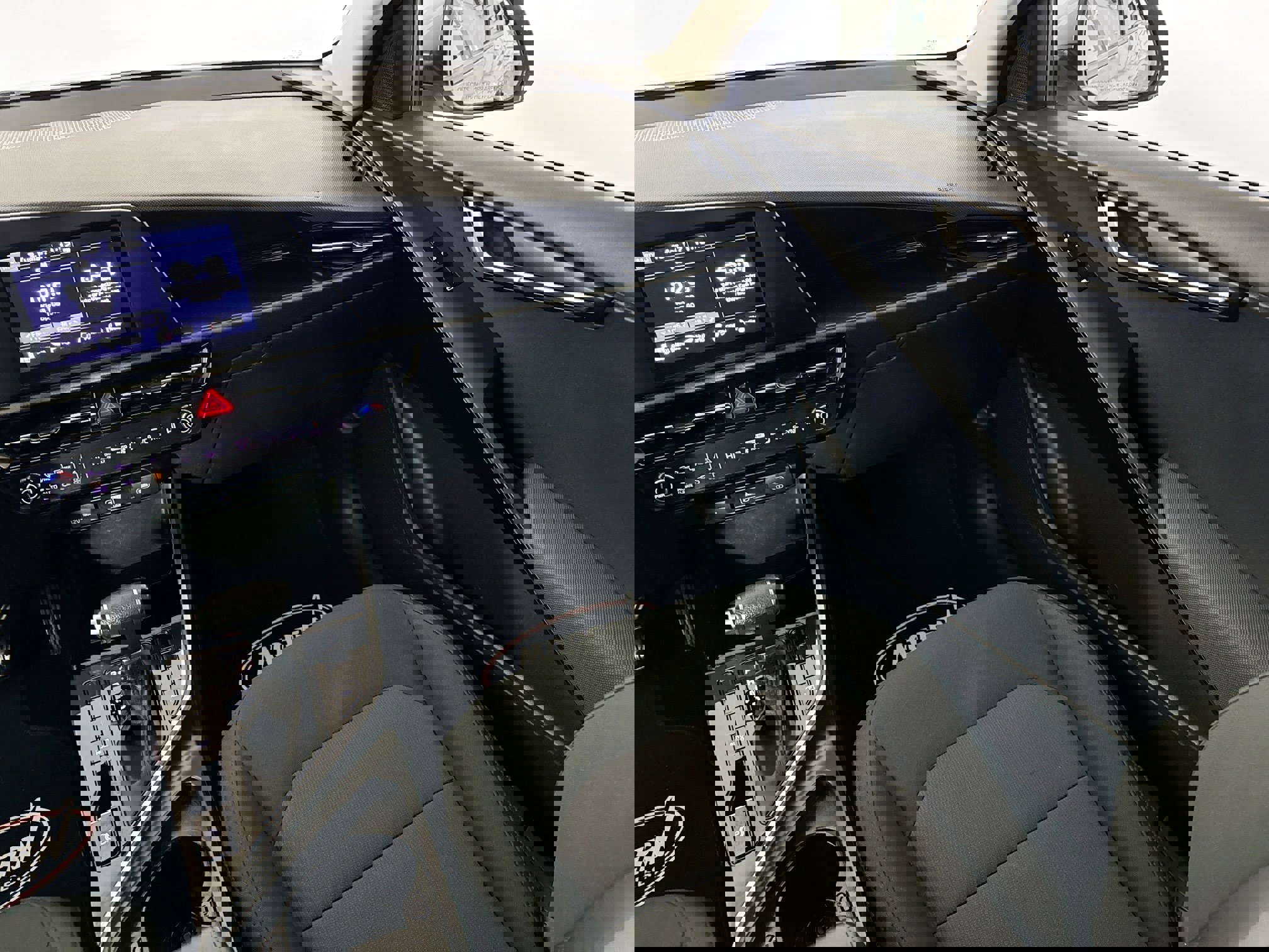 Used 2023 Kia Niro LX image 29