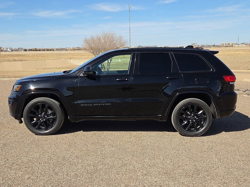 Used 2020 Jeep Grand Cherokee Altitude image 2