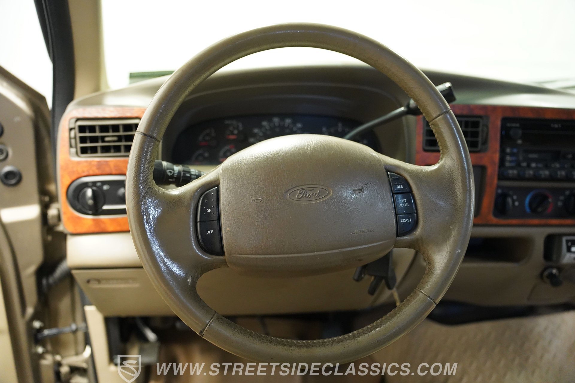 Used 2000 Ford Excursion XLT image 38