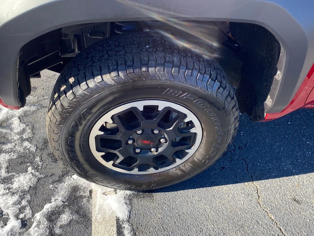 Used 2025 Toyota Tacoma TRD Off-Road image 19