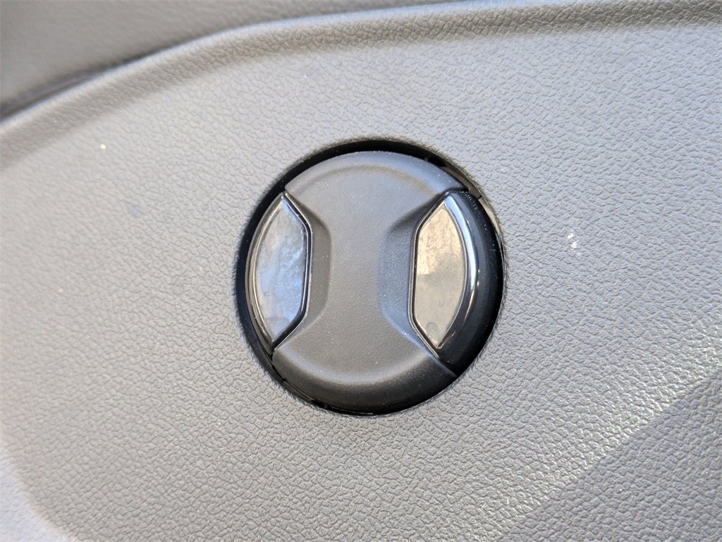 Used 2023 Volkswagen Jetta SE image 25