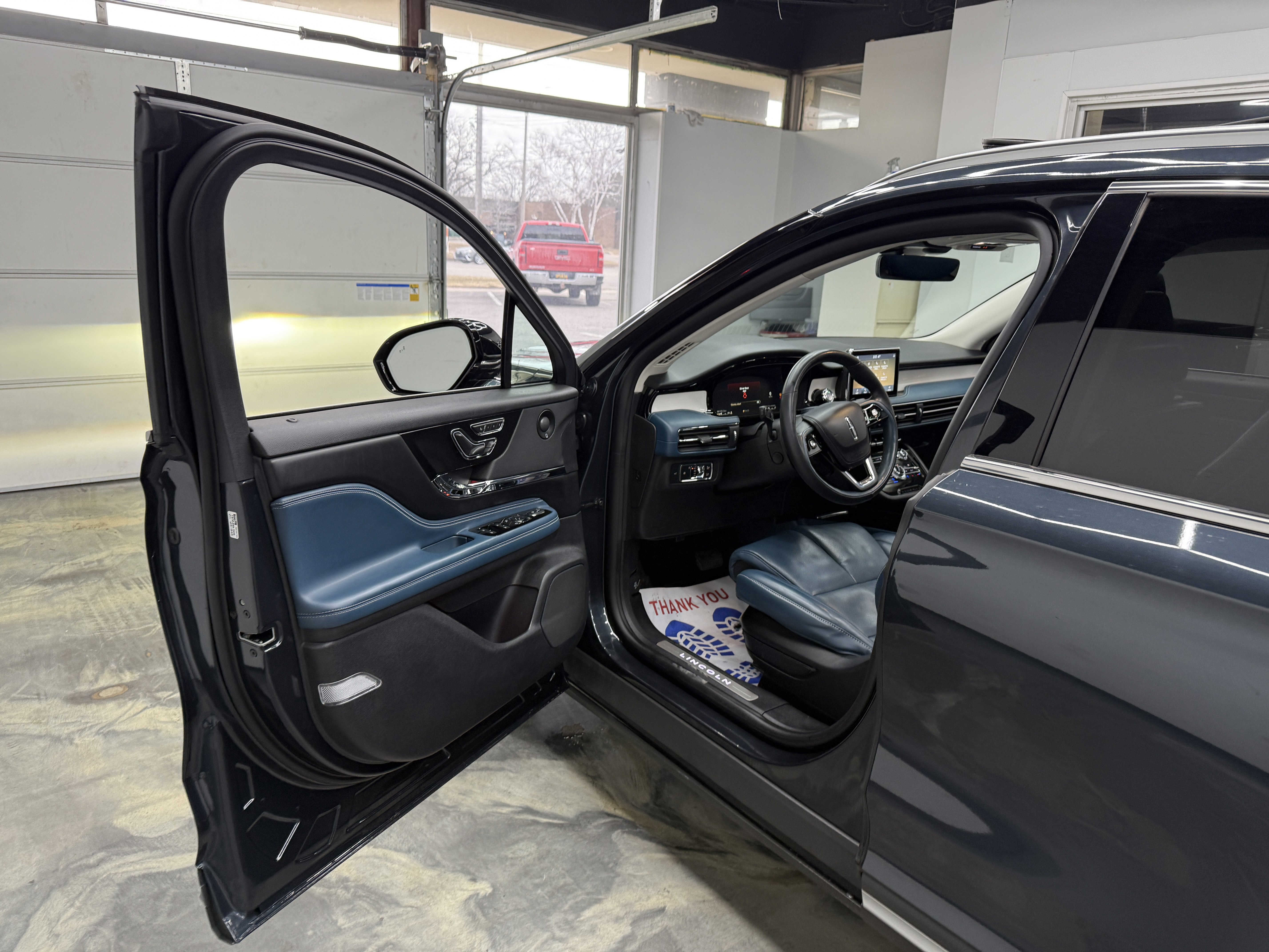 Used 2020 Lincoln Corsair Reserve w/ Equipment Group 202A image 9