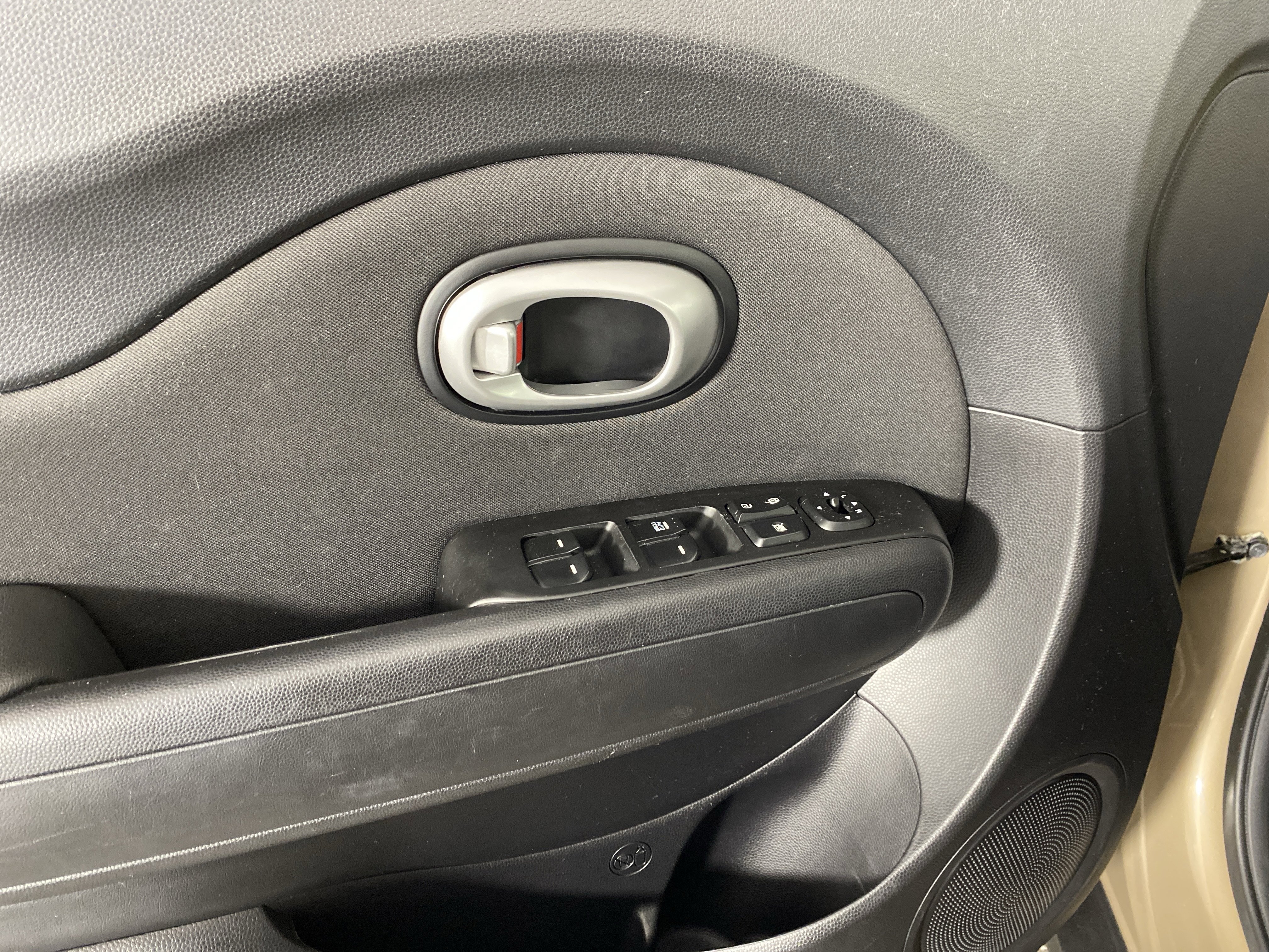 Used 2015 Kia Soul FWD image 11
