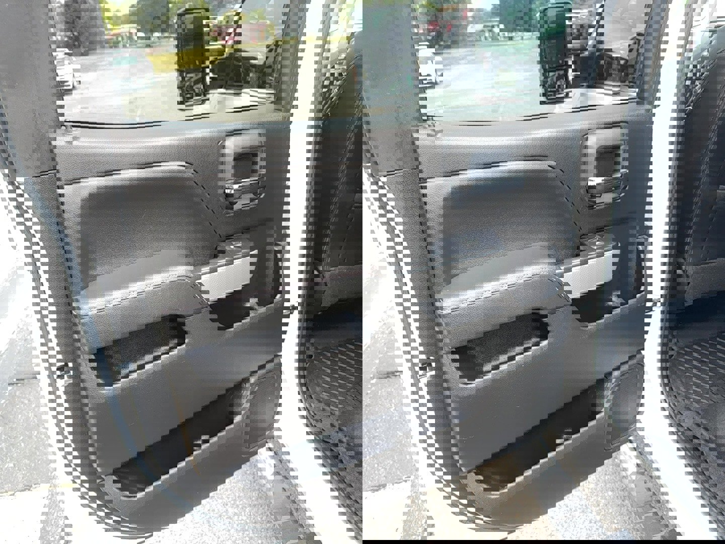 Used 2018 Chevrolet Silverado 2500 LTZ w/ Vortec Plus Package image 11