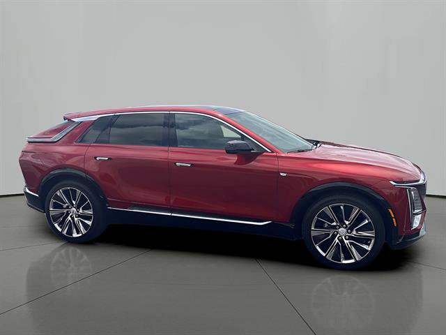 Certified 2025 Cadillac Lyriq Luxury w/ LPO, Floor Liner Package AWD/4WD image 6