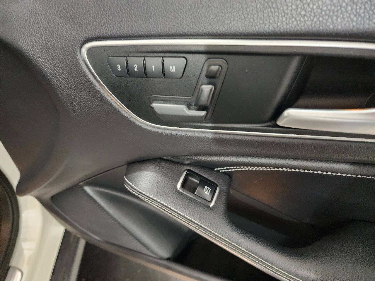 Used 2017 Mercedes-Benz GLA 250 4MATIC w/ Premium Package image 18