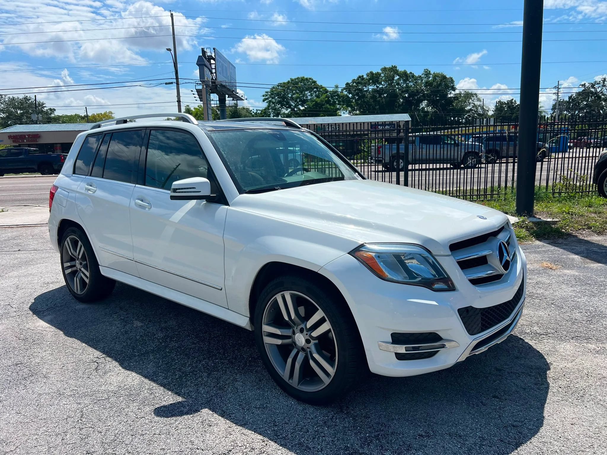 Used 2015 Mercedes-Benz GLK 350 2WD image 2